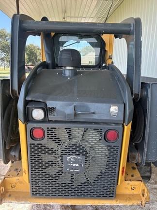 Image of John Deere 333E equipment image 2