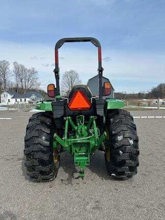 Image of John Deere 4052R equipment image 4