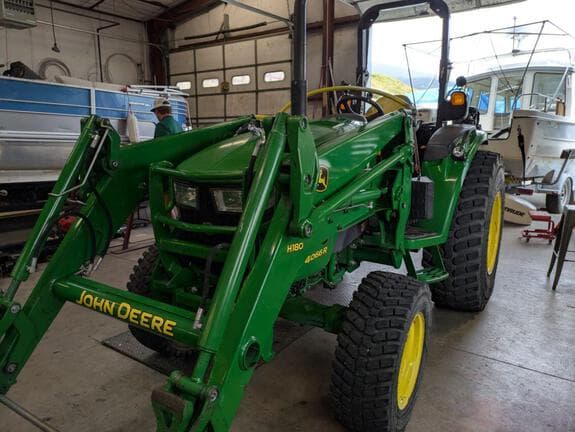 Image of John Deere 4066R equipment image 3