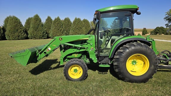 2016 John Deere 4066R Equipment Image0