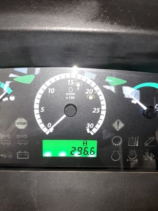 Image of John Deere 5045E equipment image 4