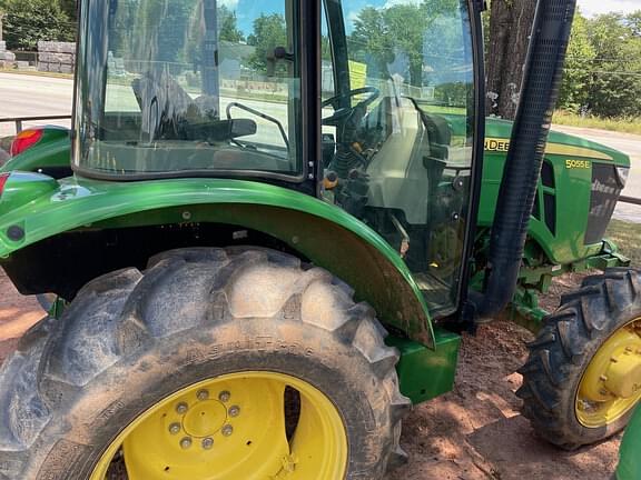 Image of John Deere 5055E equipment image 4