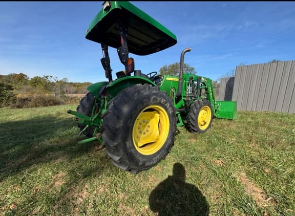 Image of John Deere 5065E equipment image 3