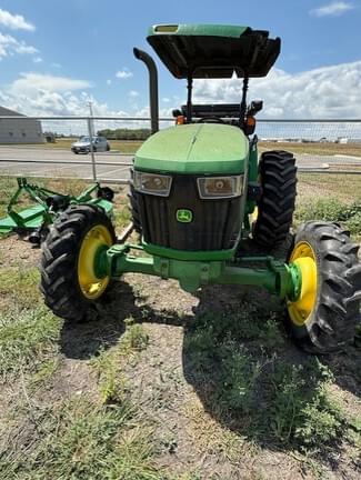 Image of John Deere 5065E equipment image 2