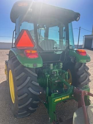 Image of John Deere 5075E equipment image 4