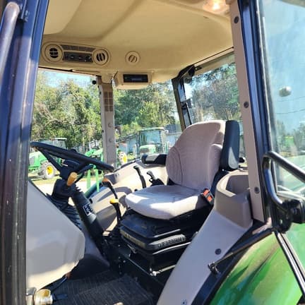 Image of John Deere 5075E equipment image 4