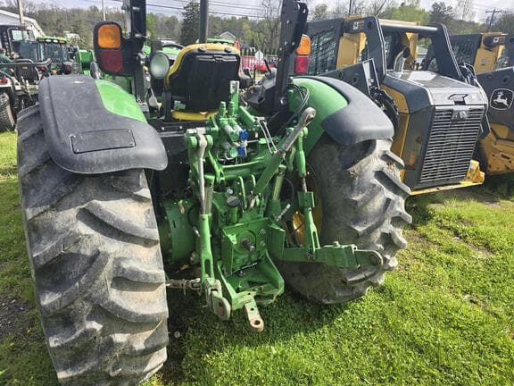 Image of John Deere 5075M equipment image 1