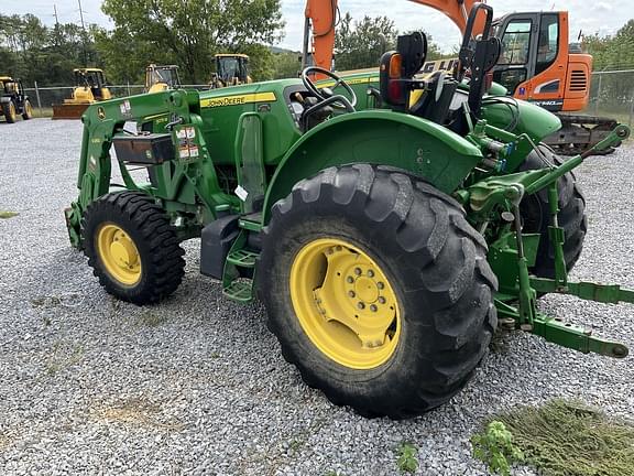 Image of John Deere 5075M equipment image 4