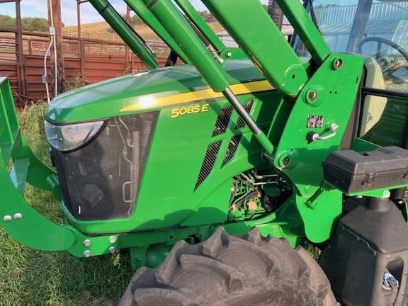 Image of John Deere 5085E equipment image 4