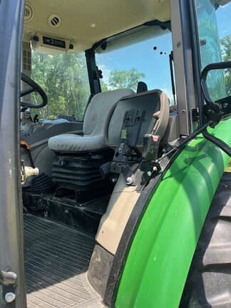Image of John Deere 5085E equipment image 4