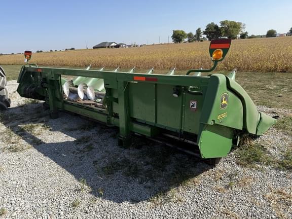 Image of John Deere 608C equipment image 2