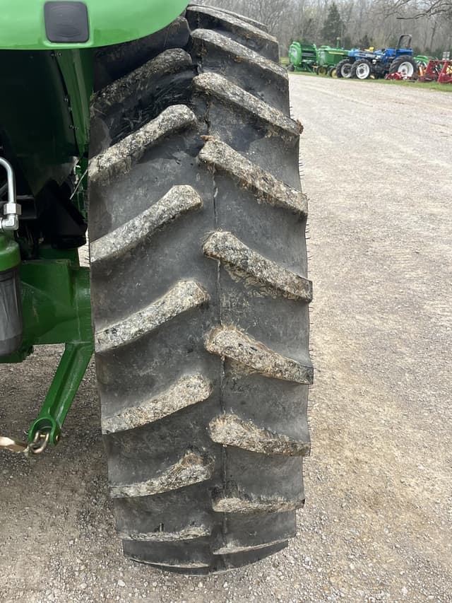 Image of John Deere 6105D equipment image 4