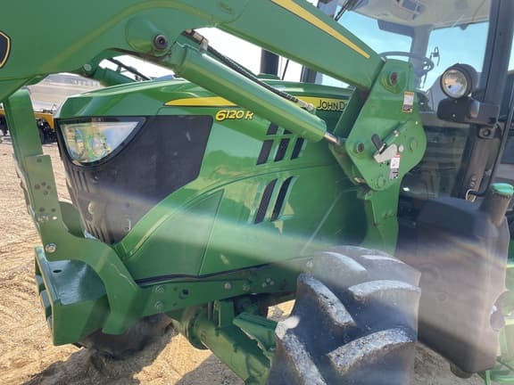 Image of John Deere 6120R equipment image 1