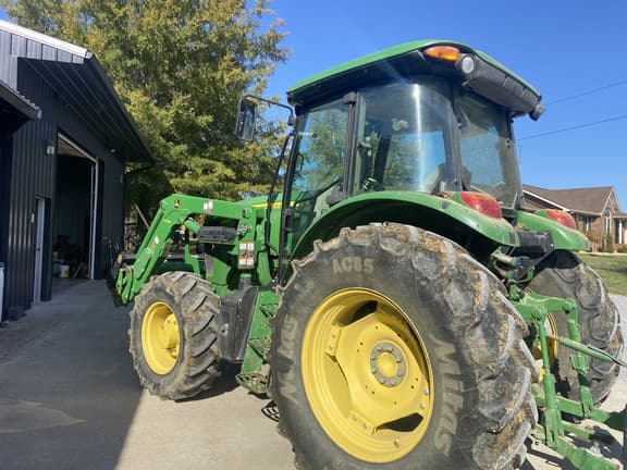 Image of John Deere 6135E equipment image 4