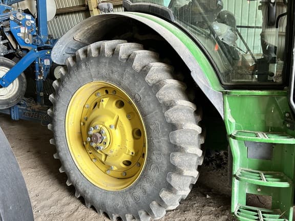 Image of John Deere 6145R equipment image 4