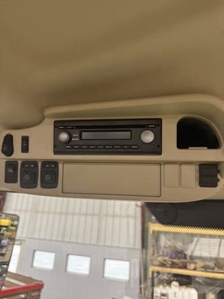 Image of John Deere 6155R equipment image 4