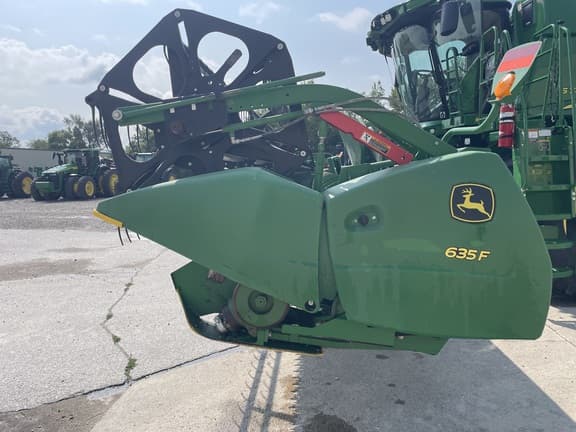 Image of John Deere 635F equipment image 3