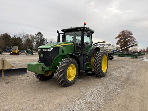 2016 John Deere 7210R Equipment Image0