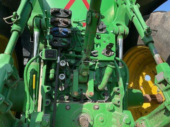 Image of John Deere 7210R equipment image 4