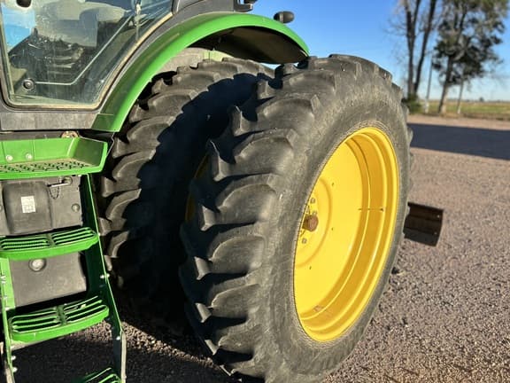 Image of John Deere 7210R equipment image 2