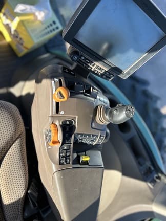 Image of John Deere 7210R equipment image 4