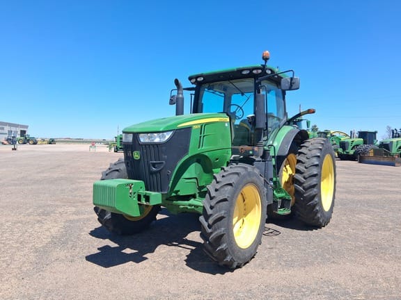 2016 John Deere 7210R Equipment Image0