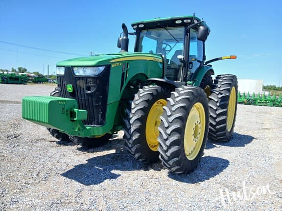Image of John Deere 8270R equipment image 2