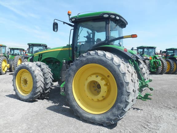 Image of John Deere 8270R equipment image 2