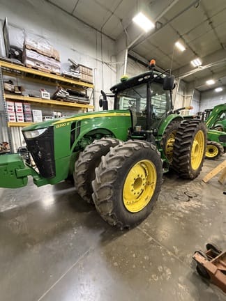 2016 John Deere 8320R Equipment Image0
