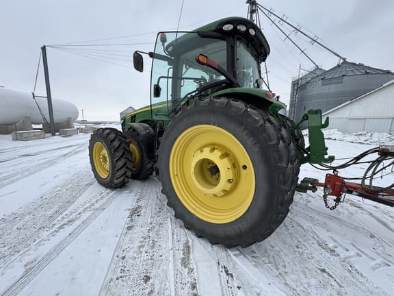 Image of John Deere 8370R equipment image 4
