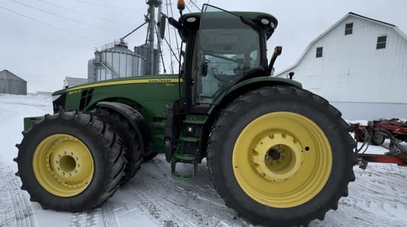 Image of John Deere 8370R equipment image 1