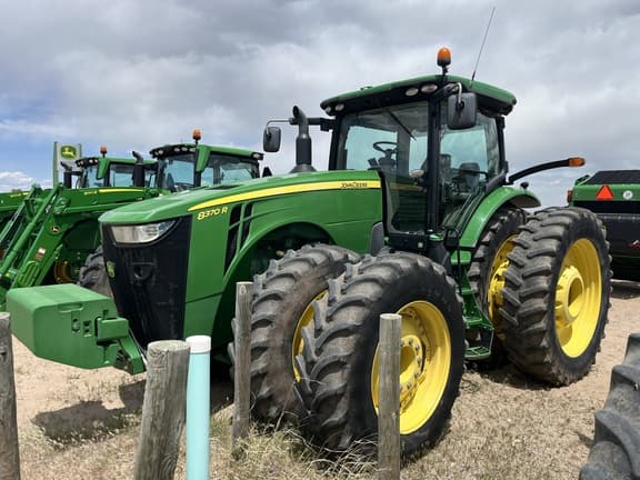 Image of John Deere 8370R equipment image 2