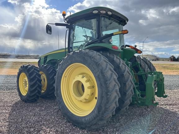Image of John Deere 8370R equipment image 4