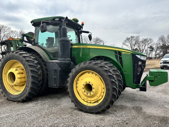 Image of John Deere 8370R equipment image 2
