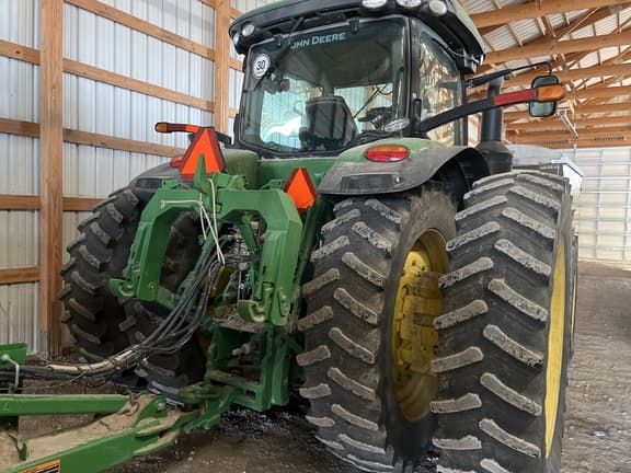 Image of John Deere 8370R equipment image 1