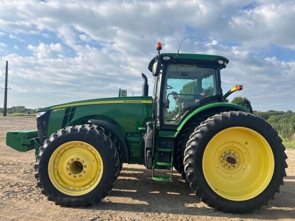 Image of John Deere 8370R equipment image 1