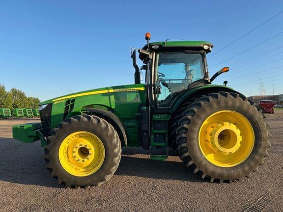 Image of John Deere 8370R equipment image 1
