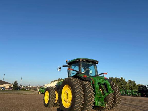 Image of John Deere 8370R equipment image 2