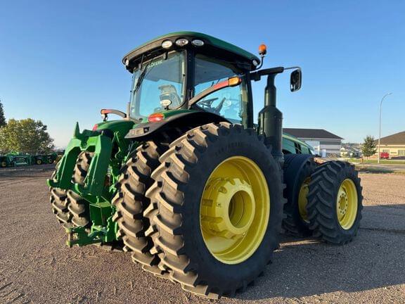 Image of John Deere 8370R equipment image 4
