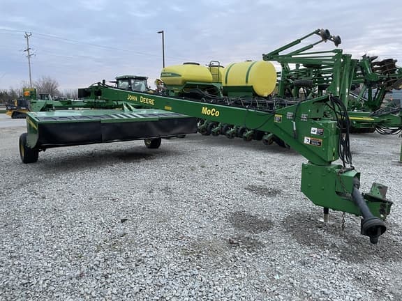 Image of John Deere 946 equipment image 4