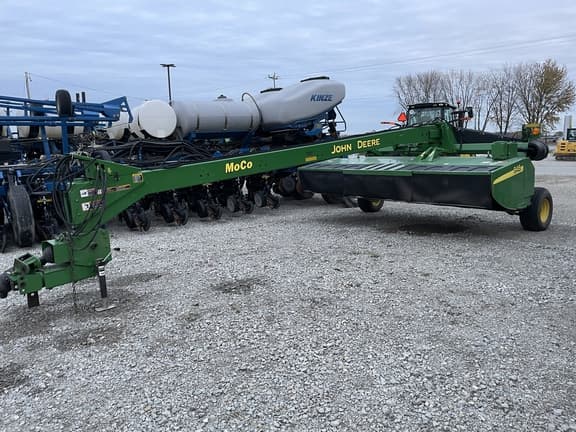 Image of John Deere 946 equipment image 2