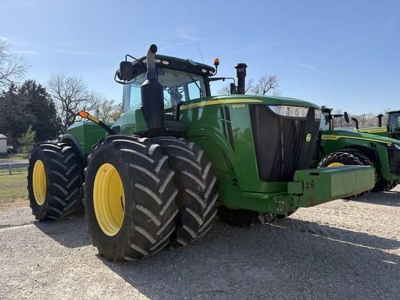 2016 John Deere 9520R Equipment Image0
