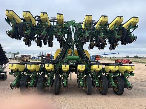 Image of John Deere DR24 equipment image 4