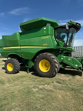 Main image John Deere S670