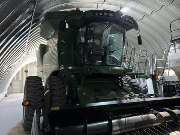 Image of John Deere S670 equipment image 4