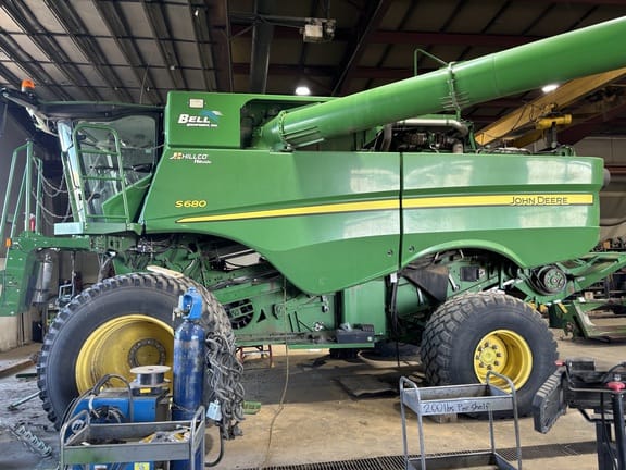 2016 John Deere S680 Equipment Image0