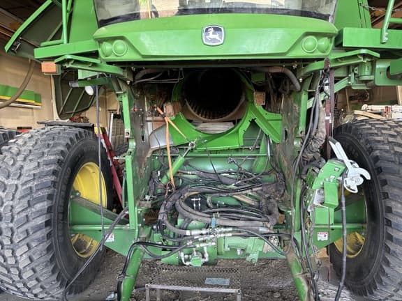 Image of John Deere S680 equipment image 3