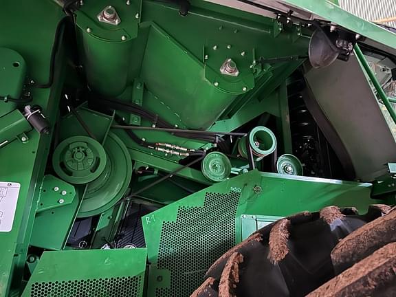 Image of John Deere S680 equipment image 4