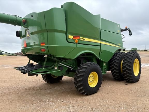 Image of John Deere S680 equipment image 4