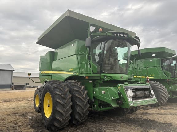 Image of John Deere S690 equipment image 4